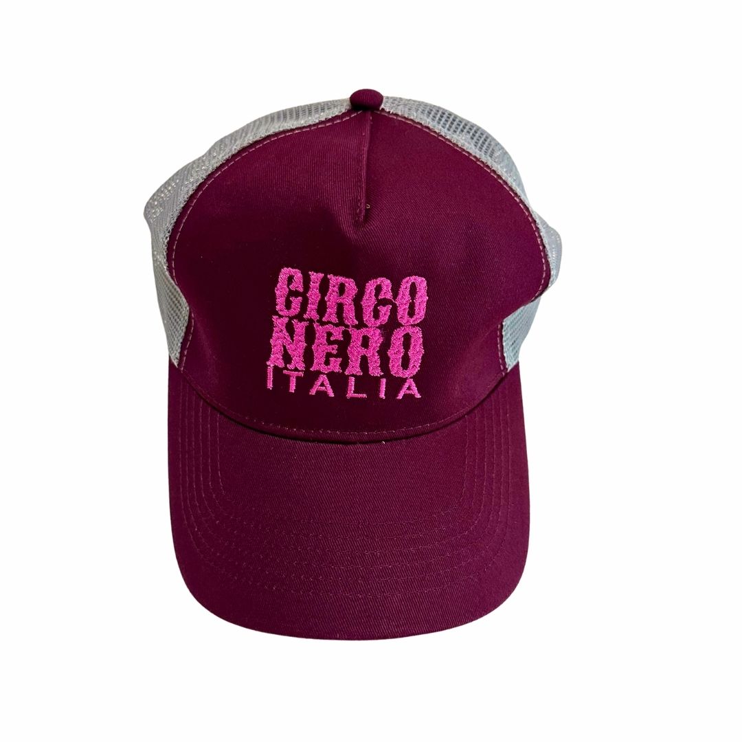 Maroon and gray cap with 'Circo Nero Italia' text on a white background